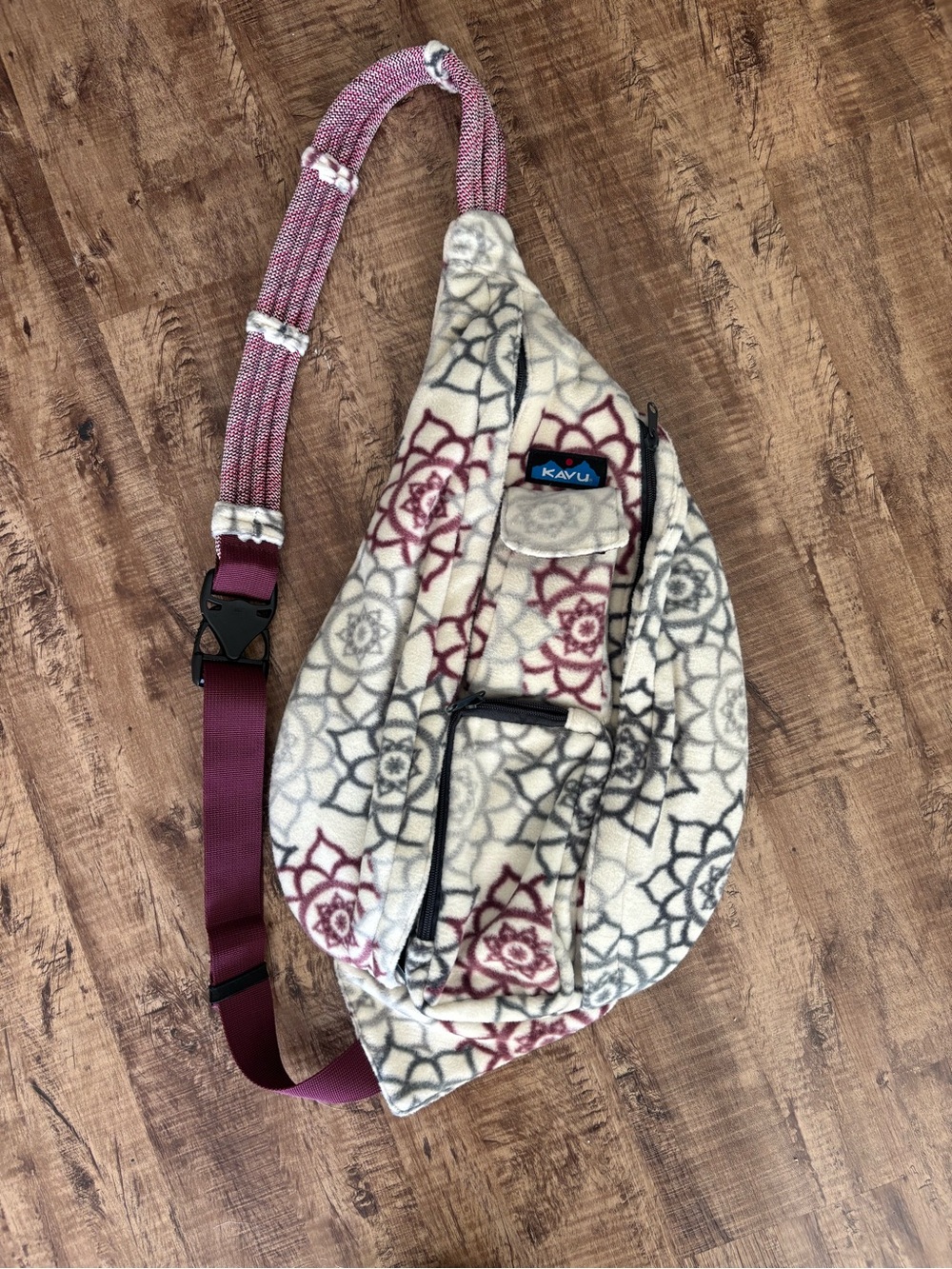 Kavu fleece sling bag